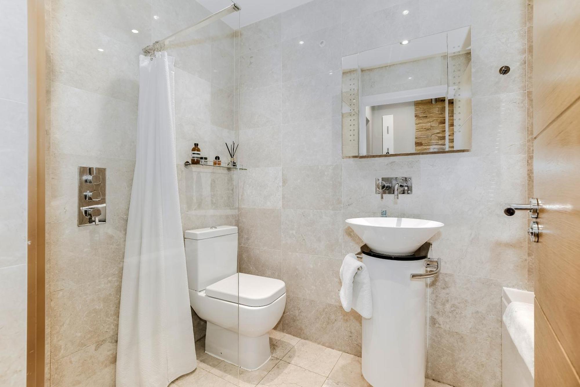 Cool Covent Garden Theatre Design Hub For Families Friends Couples Apartment Londra Exterior foto